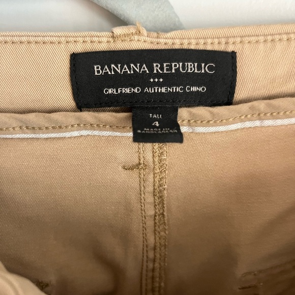 Banana Republic Women’s straight leg Khaki Chinos - Picture 4 of 8